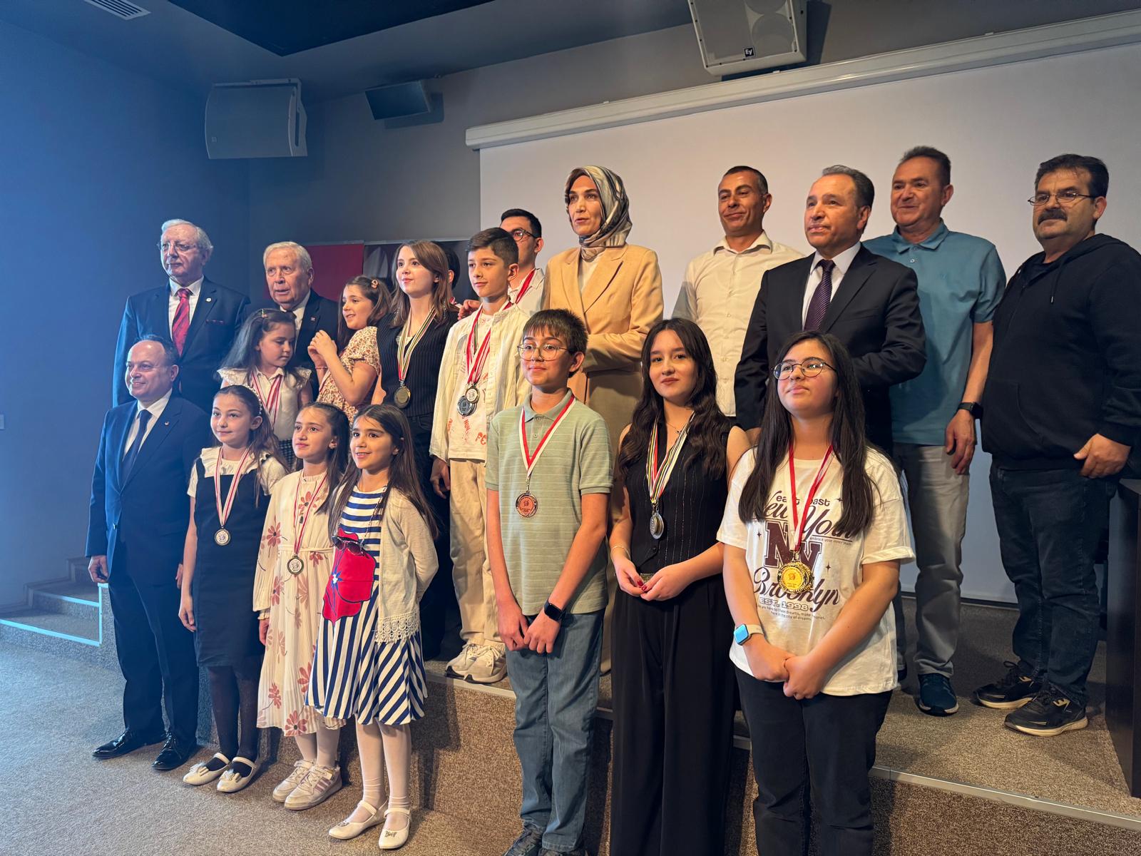 TÜRKİYE VE DÜNYA ŞAMPİYONLARIMIZ MADALYALARINI VE ÖDÜLLERİNİ ALDILAR. DERNEK BAŞKANIMIZ AVUKAT BEKİR ARABACI GÜVEN TAZELEDİ